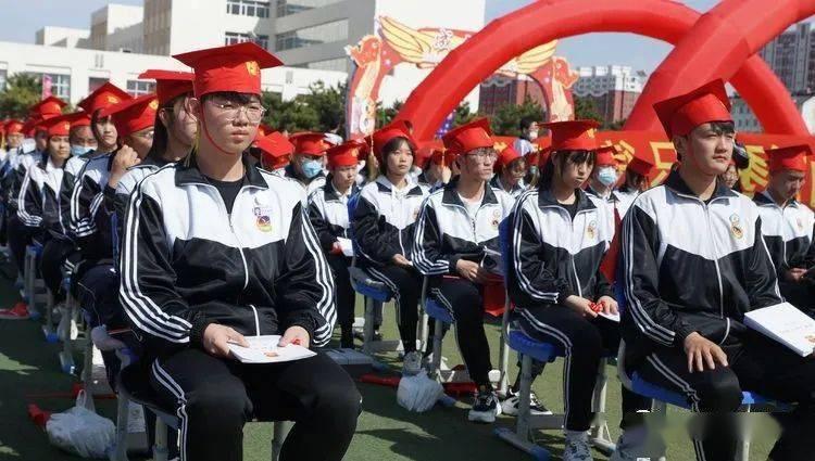救援活泼小男孩